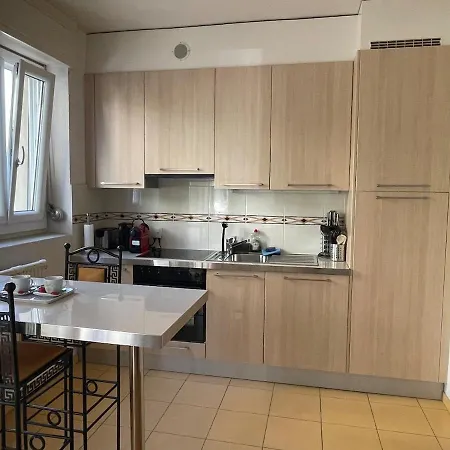With Balcony-6 Minutes From The Railway Apartamento