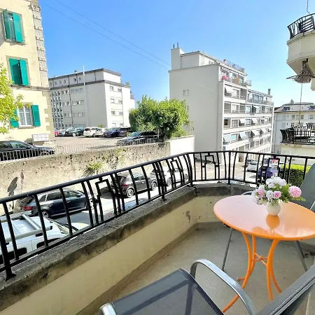 With Balcony-6 Minutes From The Railway